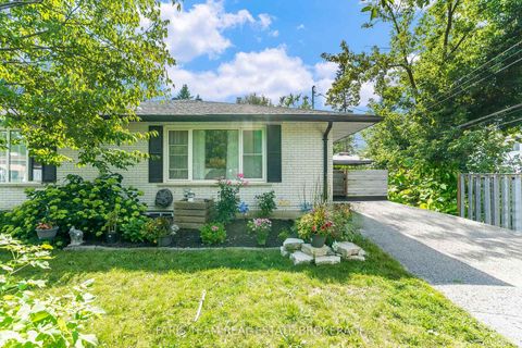 Photo 1 at 4B Oak Street, Wellington, Barrie