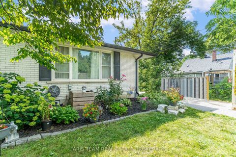 Photo 2 at 4B Oak Street, Wellington, Barrie