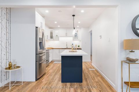 Photo 5 at 4B Oak Street, Wellington, Barrie