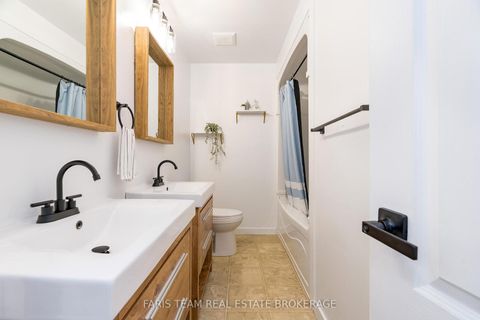 Photo 21 at 4B Oak Street, Wellington, Barrie