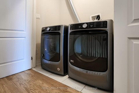 Photo 17 at 71 DRYDEN Way N, Richview, Toronto