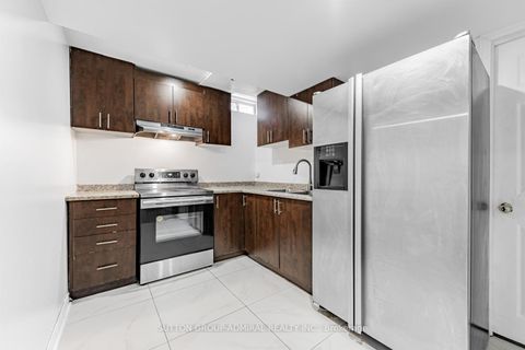 Photo 30 at 105 Prairie Dunes Place, Glen Shields, Vaughan
