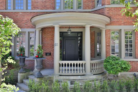 Photo 2 at 121 Roxborough Drive, Moore Park, Toronto