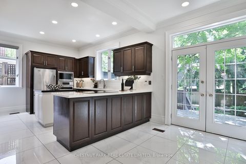 Photo 18 at 121 Roxborough Drive, Moore Park, Toronto