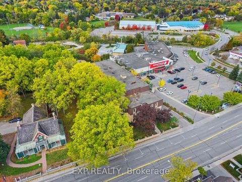 Photo 2 at 203 - 15390 Yonge Street, Aurora Heights, Aurora Photo 2 at 203 - 15390 Yonge Street, Aurora Heights, Aurora