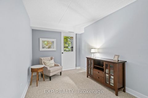 Photo 4 at 203 - 15390 Yonge Street, Aurora Heights, Aurora Photo 4 at 203 - 15390 Yonge Street, Aurora Heights, Aurora