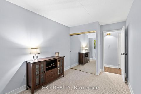 Photo 6 at 203 - 15390 Yonge Street, Aurora Heights, Aurora Photo 6 at 203 - 15390 Yonge Street, Aurora Heights, Aurora