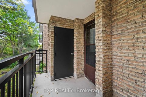 Photo 10 at 203 - 15390 Yonge Street, Aurora Heights, Aurora