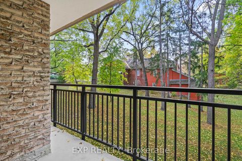 Photo 11 at 203 - 15390 Yonge Street, Aurora Heights, Aurora