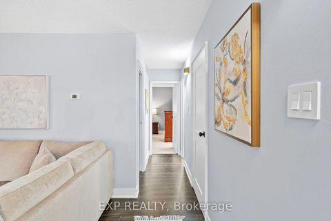 Photo 12 at 203 - 15390 Yonge Street, Aurora Heights, Aurora Photo 12 at 203 - 15390 Yonge Street, Aurora Heights, Aurora