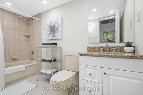 Photo 13 at 203 - 15390 Yonge Street, Aurora Heights, Aurora