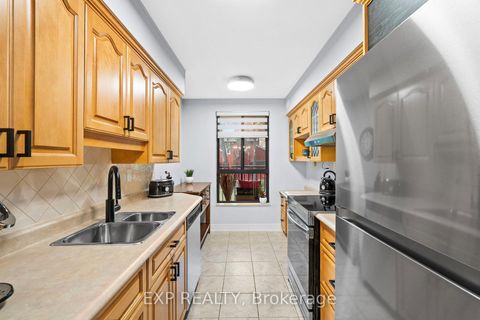 Photo 23 at 203 - 15390 Yonge Street, Aurora Heights, Aurora
