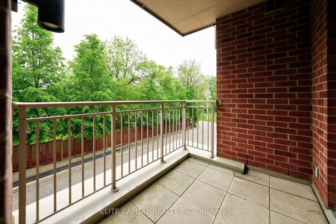 Photo 14 at 115 - 10101 Yonge Street, Crosby, Richmond Hill