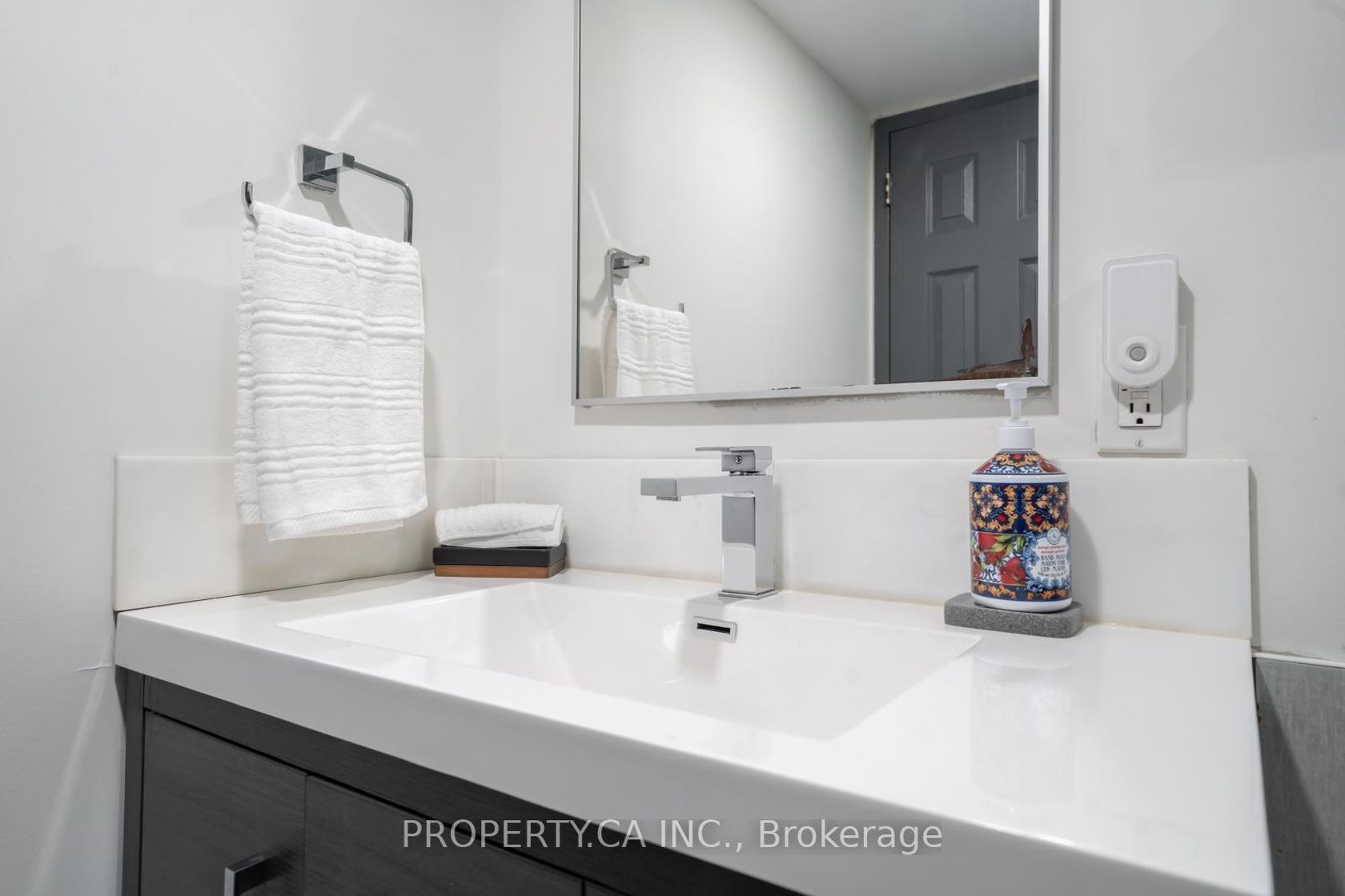 Photo 9 at 806 - 5949 Yonge Street, Newtonbrook East, Toronto Photo 9 at 806 - 5949 Yonge Street, Newtonbrook East, Toronto