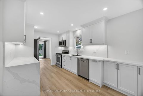Photo 2 at 714 Candaras Street, Alcona, Innisfil