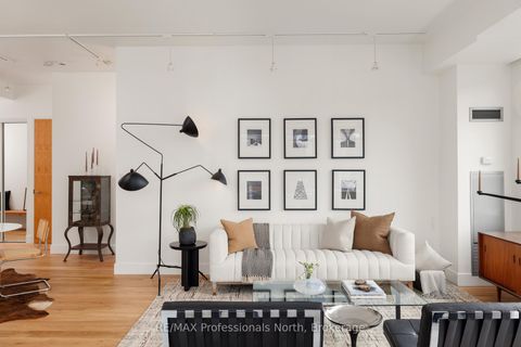 Photo 3 at 404 - 562 Eglinton Avenue E, Mount Pleasant East, Toronto