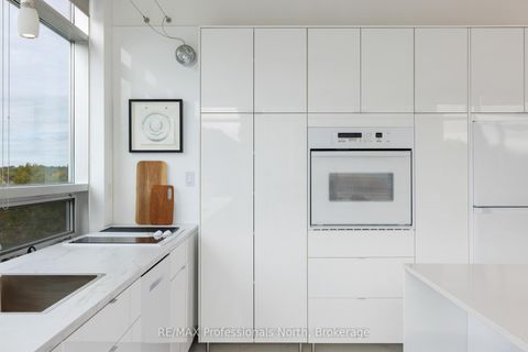 Photo 11 at 404 - 562 Eglinton Avenue E, Mount Pleasant East, Toronto