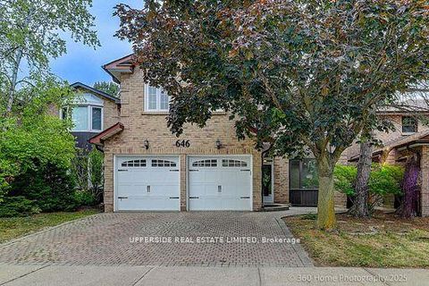 Photo 2 at 646 York Hill Boulevard, Yorkhill, Vaughan