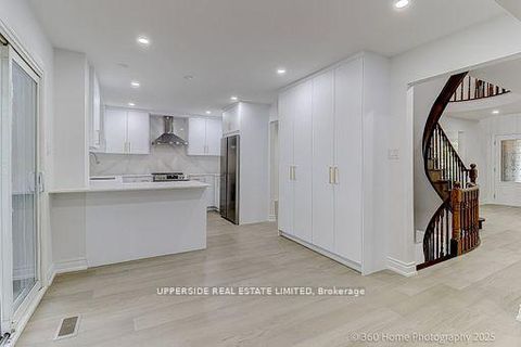 Photo 5 at 646 York Hill Boulevard, Yorkhill, Vaughan