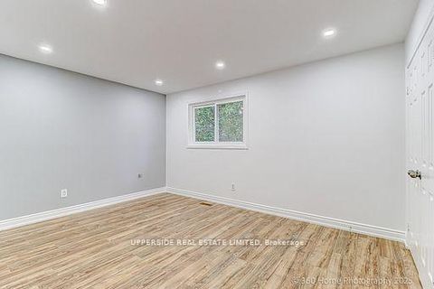 Photo 8 at 646 York Hill Boulevard, Yorkhill, Vaughan