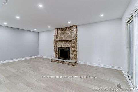 Photo 13 at 646 York Hill Boulevard, Yorkhill, Vaughan