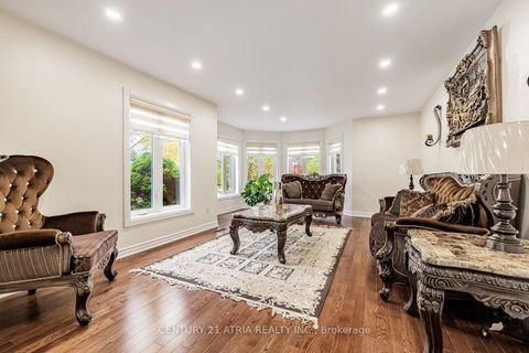 Photo 7 at 898 Stonehaven Avenue, Wyndham, Newmarket