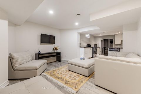 Photo 38 at 898 Stonehaven Avenue, Wyndham, Newmarket