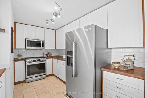 Photo 5 at 618 - 11 William Carson Crescent, Windfields, Toronto