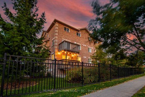 Photo 9 at 8 - 83 Goodwin Drive, Painswick South, Barrie