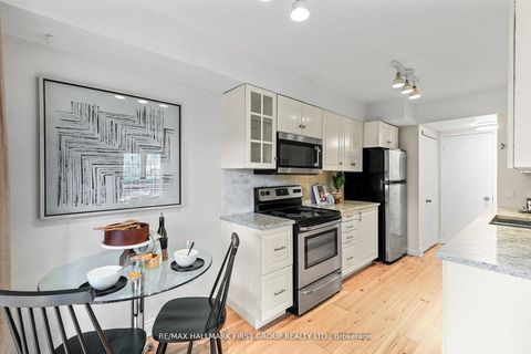 Photo 14 at 102 - 262 St. Helens Avenue, Dufferin Grove, Toronto