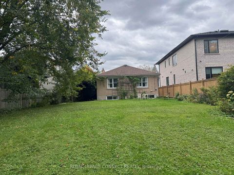 Photo 2 at 35 Muir Drive, Scarborough Village, Toronto