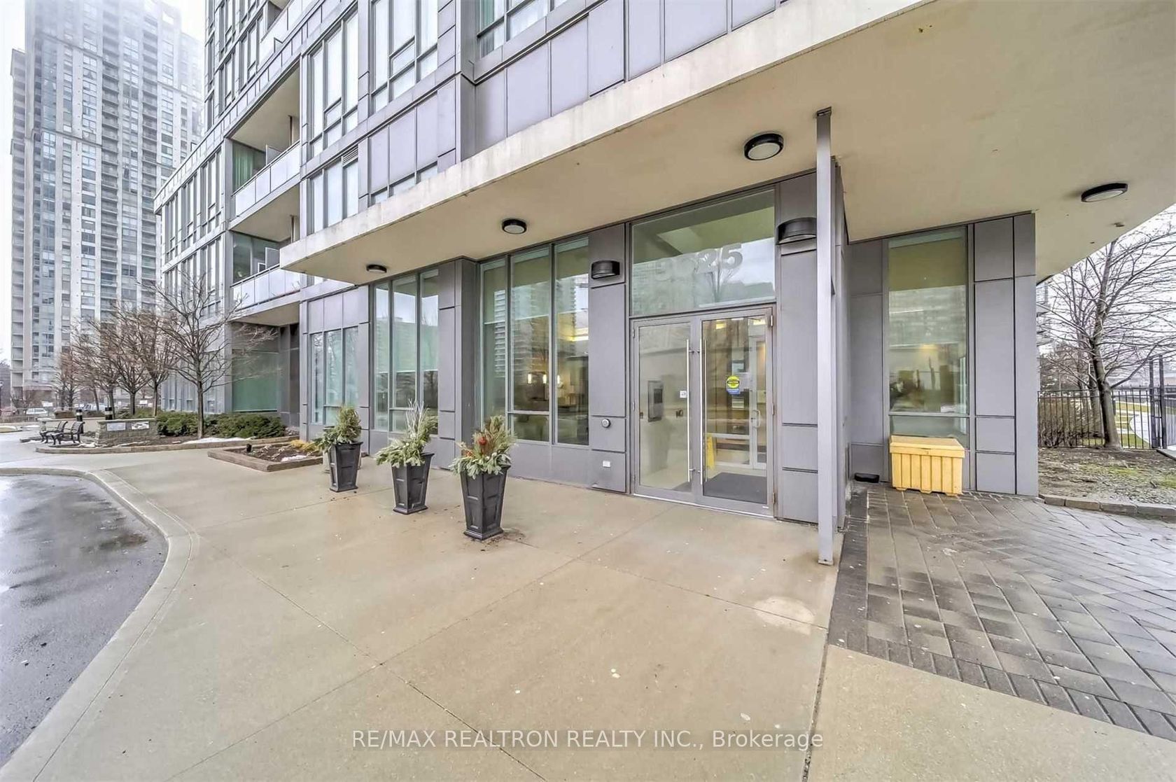 2810 - 3525 Kariya Drive, City Centre, Mississauga  by Loree Meneguzzi Real Estate 2810 - 3525 Kariya Drive, City Centre, Mississauga