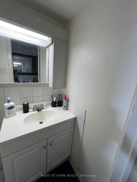 Photo 2 at 46 - 452 Silverstone Drive, Jamestown, Toronto