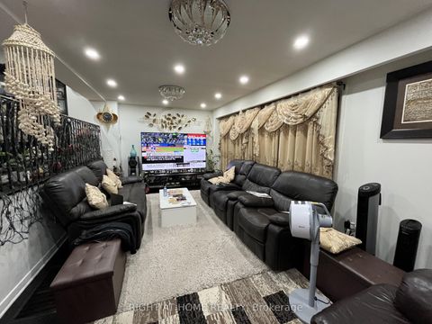 Photo 4 at 46 - 452 Silverstone Drive, Jamestown, Toronto