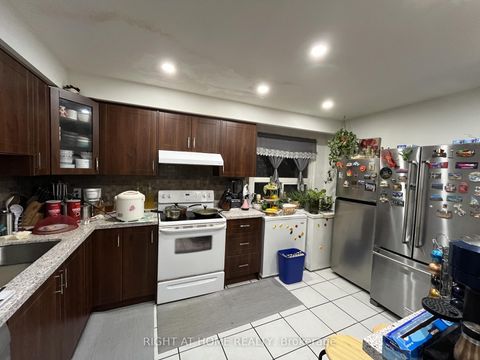 Photo 7 at 46 - 452 Silverstone Drive, Jamestown, Toronto