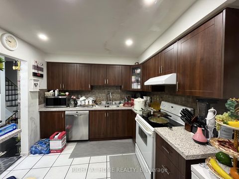 Photo 8 at 46 - 452 Silverstone Drive, Jamestown, Toronto