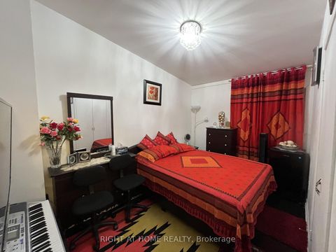 Photo 10 at 46 - 452 Silverstone Drive, Jamestown, Toronto