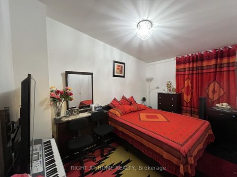 Photo 11 at 46 - 452 Silverstone Drive, Jamestown, Toronto