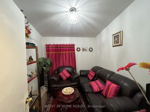 Photo 12 at 46 - 452 Silverstone Drive, Jamestown, Toronto