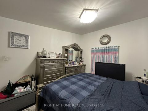 Photo 14 at 46 - 452 Silverstone Drive, Jamestown, Toronto