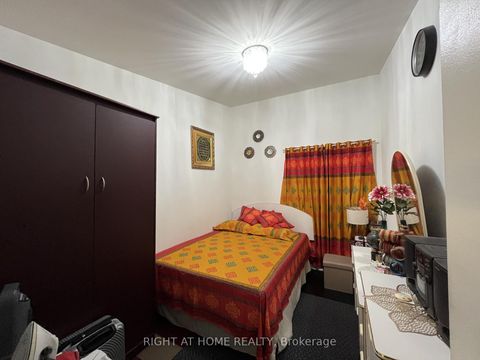 Photo 17 at 46 - 452 Silverstone Drive, Jamestown, Toronto