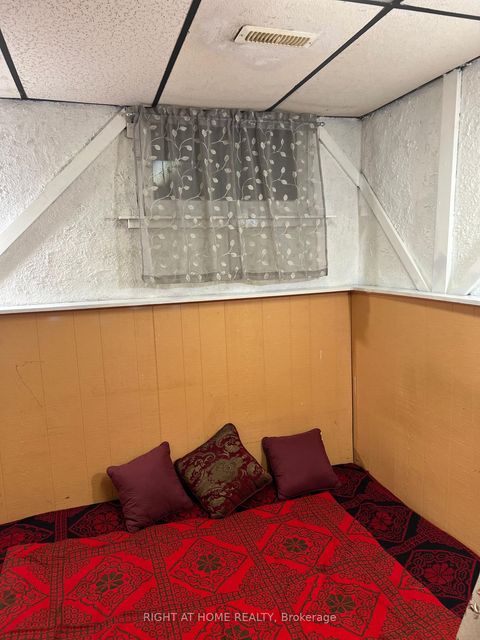 Photo 22 at 46 - 452 Silverstone Drive, Jamestown, Toronto