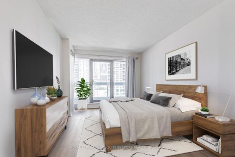 Photo 3 at 811 - 10 Queens Quay W, Waterfront Communities C1, Toronto