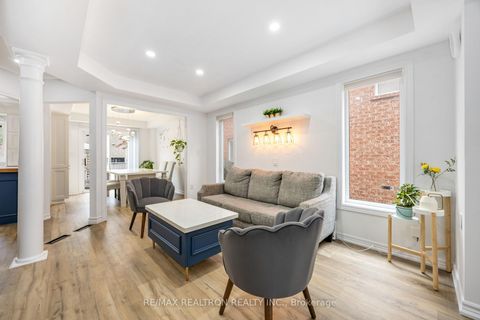 Photo 1 at 21 Hacienda Drive, Oak Ridges Lake Wilcox, Richmond Hill