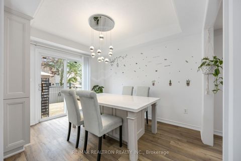 Photo 3 at 21 Hacienda Drive, Oak Ridges Lake Wilcox, Richmond Hill