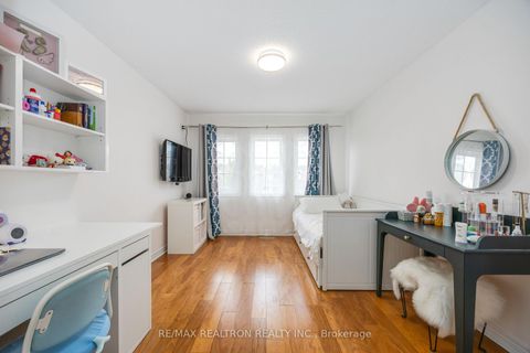 Photo 7 at 21 Hacienda Drive, Oak Ridges Lake Wilcox, Richmond Hill