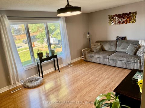 Photo 1 at 15 Little Avenue, 400 East, Barrie Photo 1 at 15 Little Avenue, 400 East, Barrie