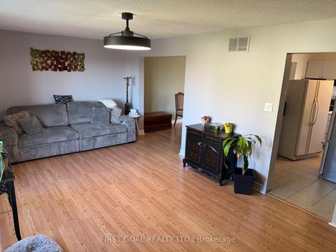 Photo 3 at 15 Little Avenue, 400 East, Barrie