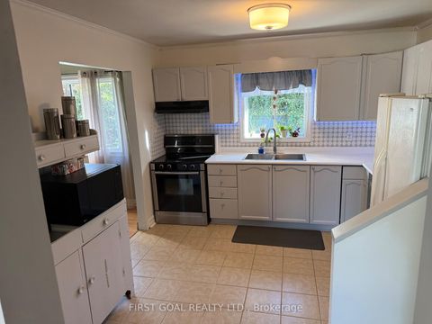 Photo 8 at 15 Little Avenue, 400 East, Barrie Photo 8 at 15 Little Avenue, 400 East, Barrie