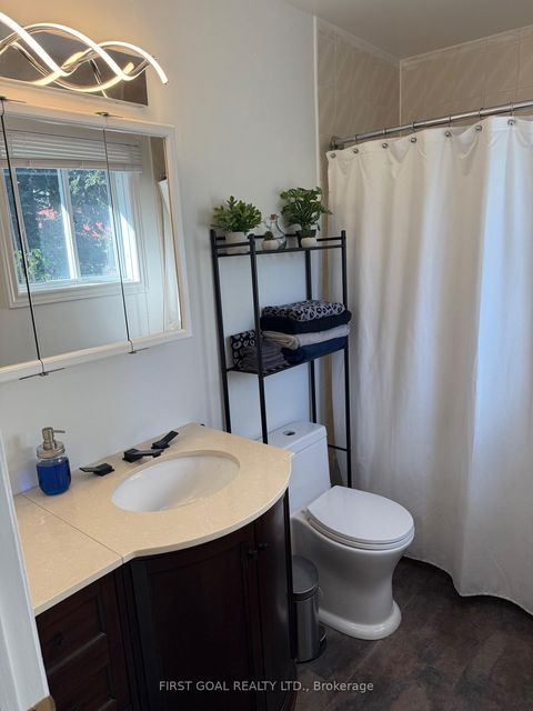 Photo 11 at 15 Little Avenue, 400 East, Barrie
